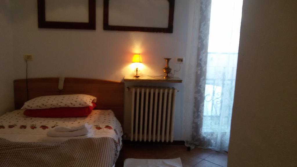 مونفالكوني Villa Fiorita الغرفة الصورة