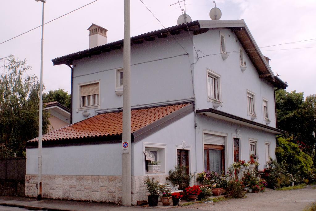 مونفالكوني Villa Fiorita الغرفة الصورة