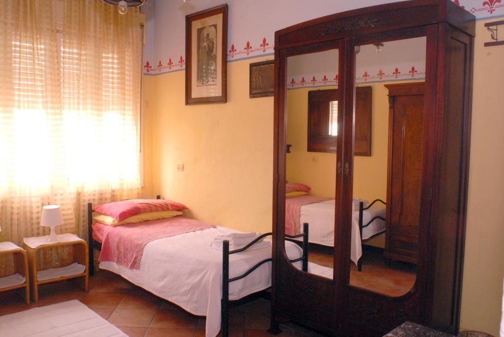 مونفالكوني Villa Fiorita الغرفة الصورة